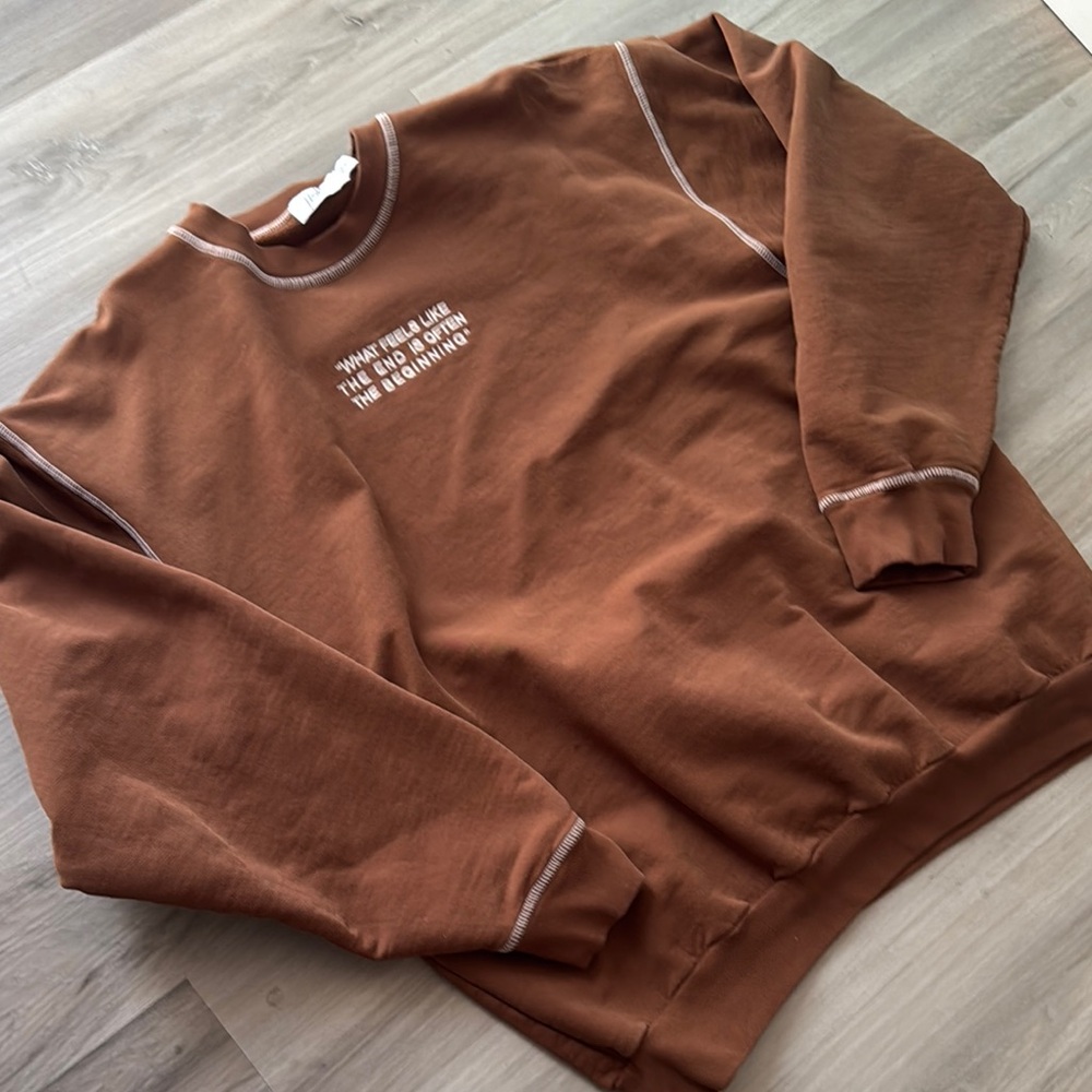 Oversized Brown Crewneck Top with Ribbed Cuffs